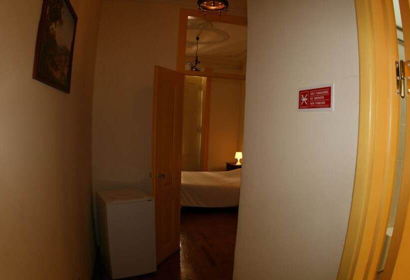 پانسیون Mana Guest House