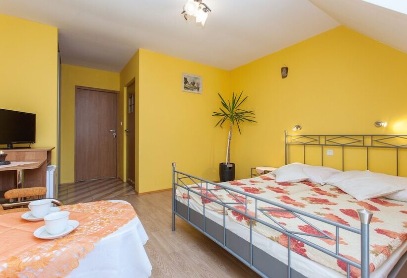 פנסיון Villa Ula