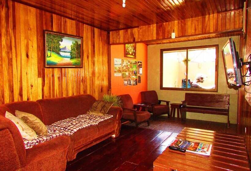Que Tuanis Hostel Monteverde