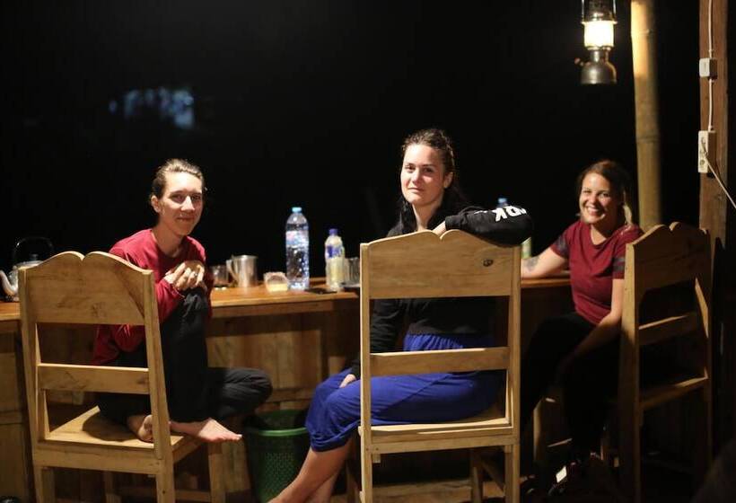 تختخواب و صبحانه Mama Tia Family Homestay