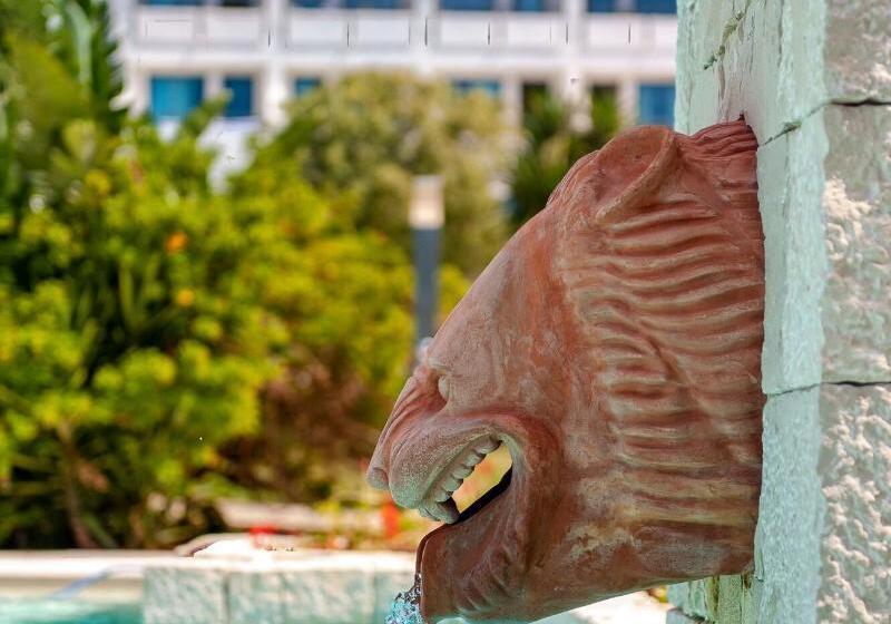 مسافرخانه Acacia Palace