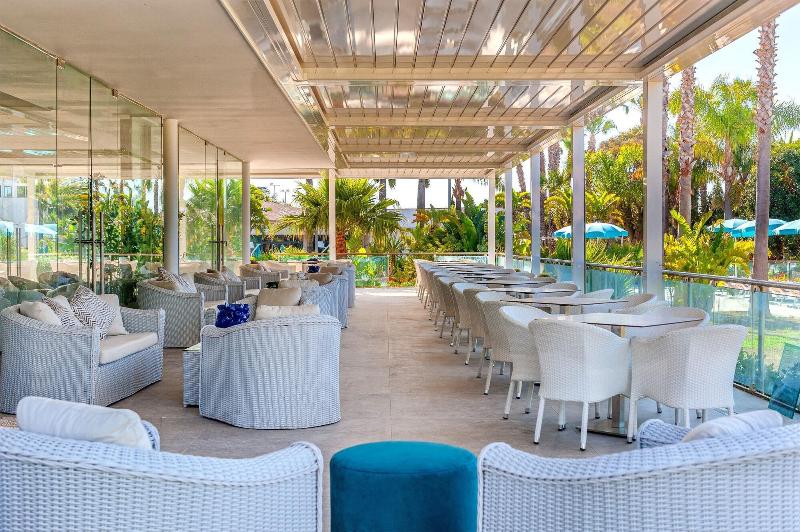 مسافرخانه Acacia Palace