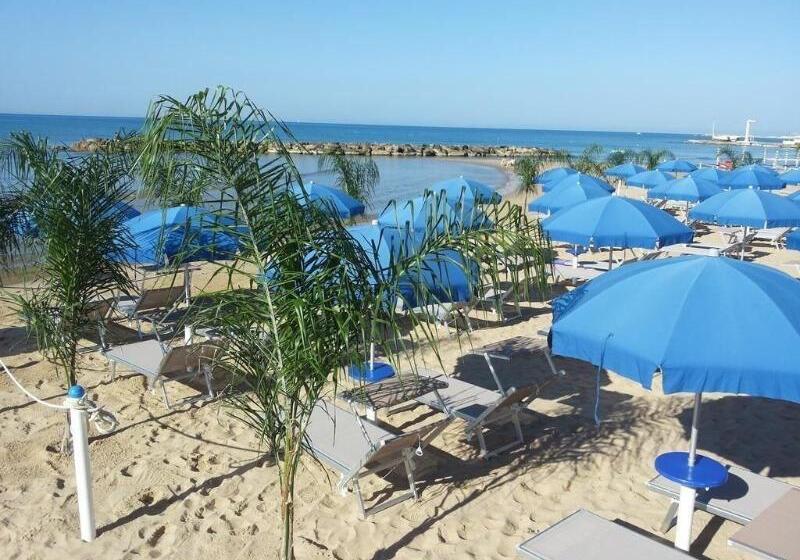 مسافرخانه Acacia Palace