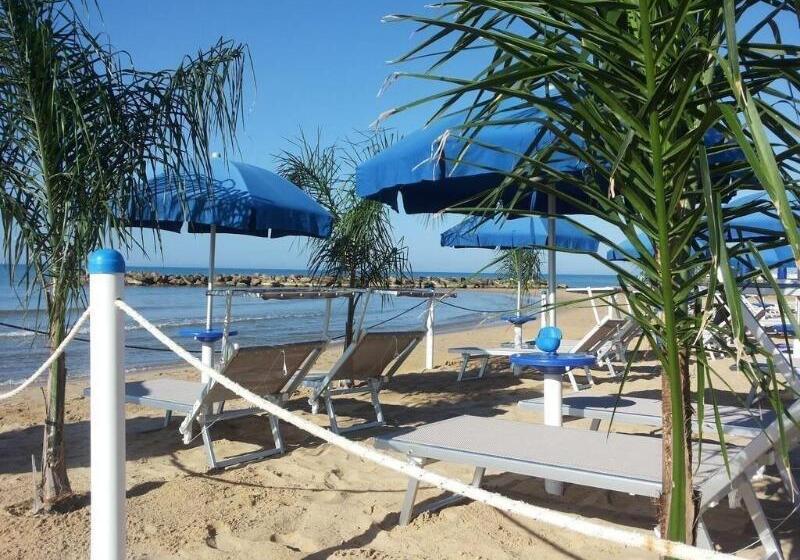 مسافرخانه Acacia Palace