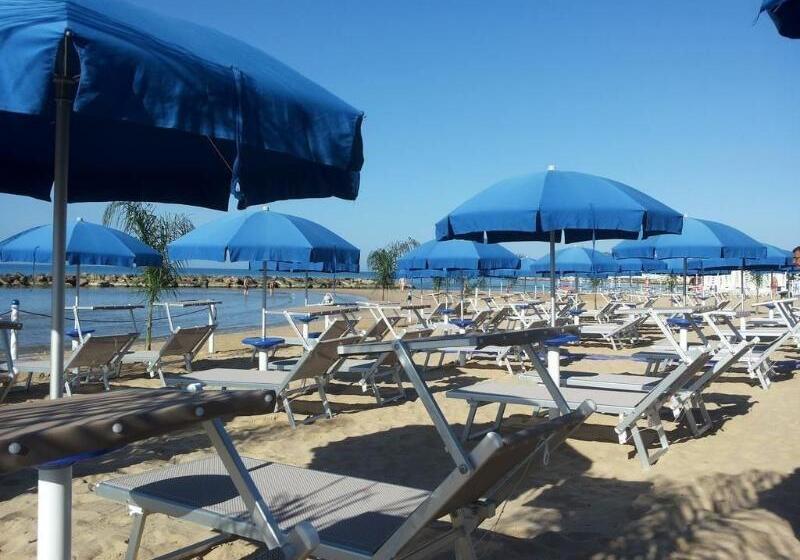 مسافرخانه Acacia Palace