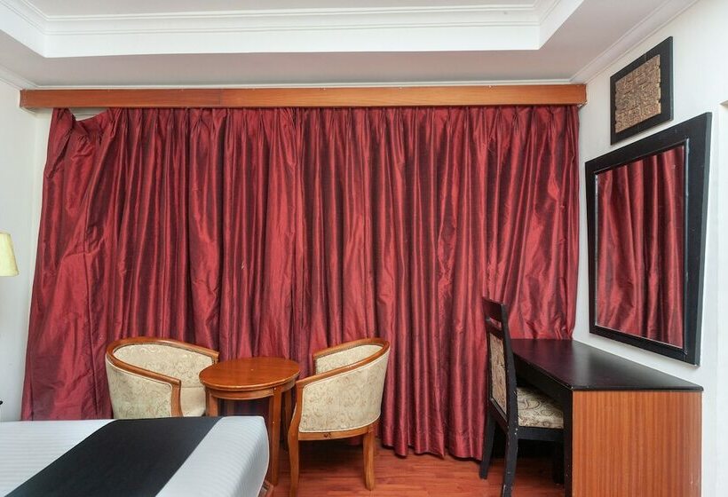 Отель Capital O 8145 Emarald