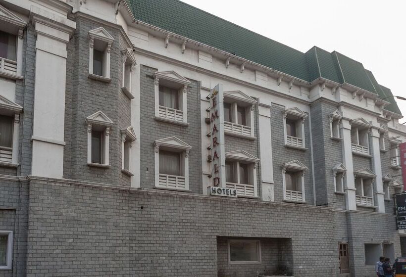 Отель Capital O 8145 Emarald