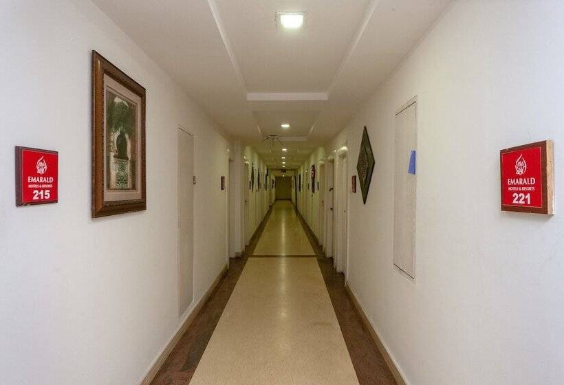 Отель Capital O 8145 Emarald