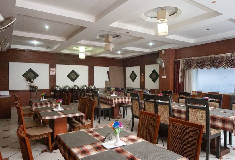 Отель Capital O 8145 Emarald