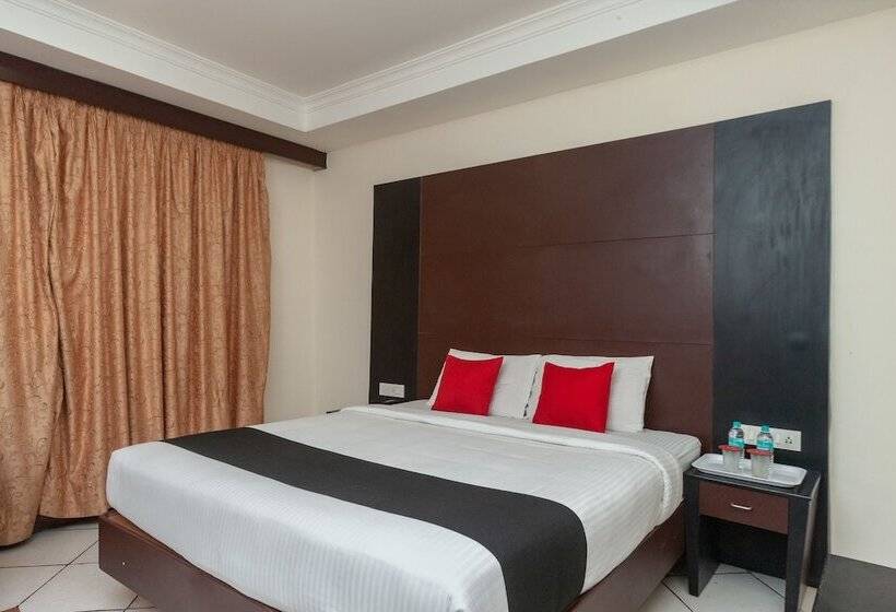 Отель Capital O 8145 Emarald