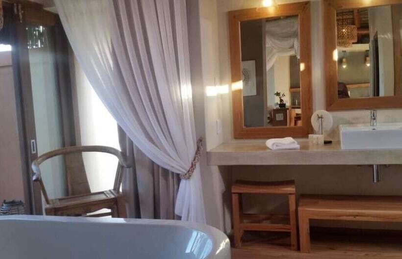 ホテル Eclectic Beach Retreat