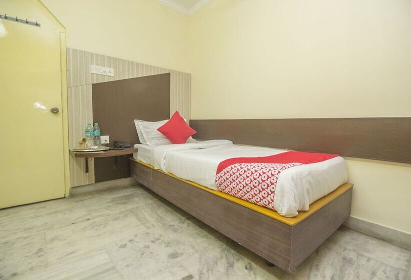 Отель Landmark By Oyo Rooms