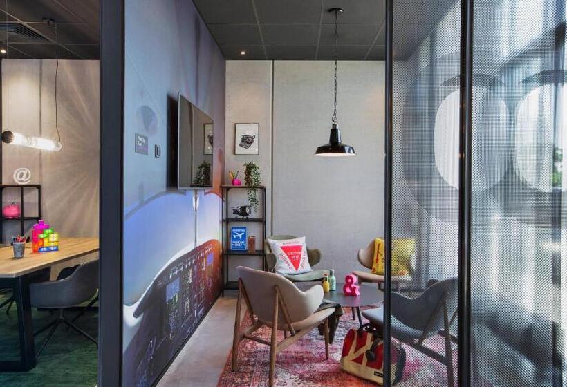 בית מלון כפרי Moxy Frankfurt Airport Kelsterbach