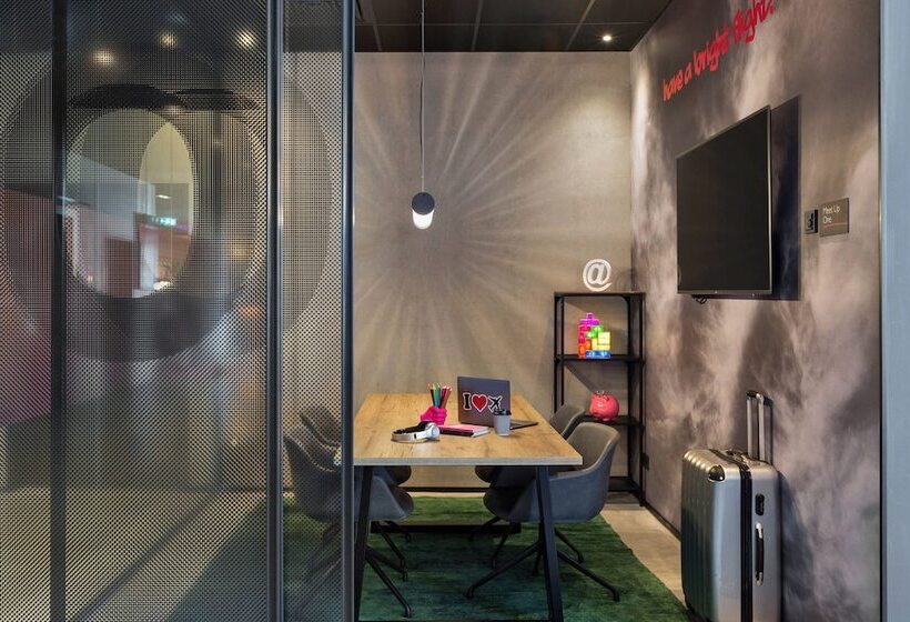 בית מלון כפרי Moxy Frankfurt Airport Kelsterbach