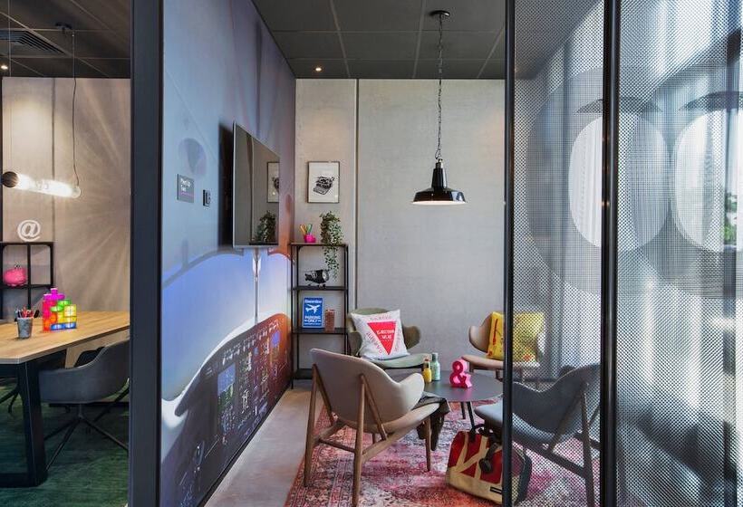 בית מלון כפרי Moxy Frankfurt Airport Kelsterbach