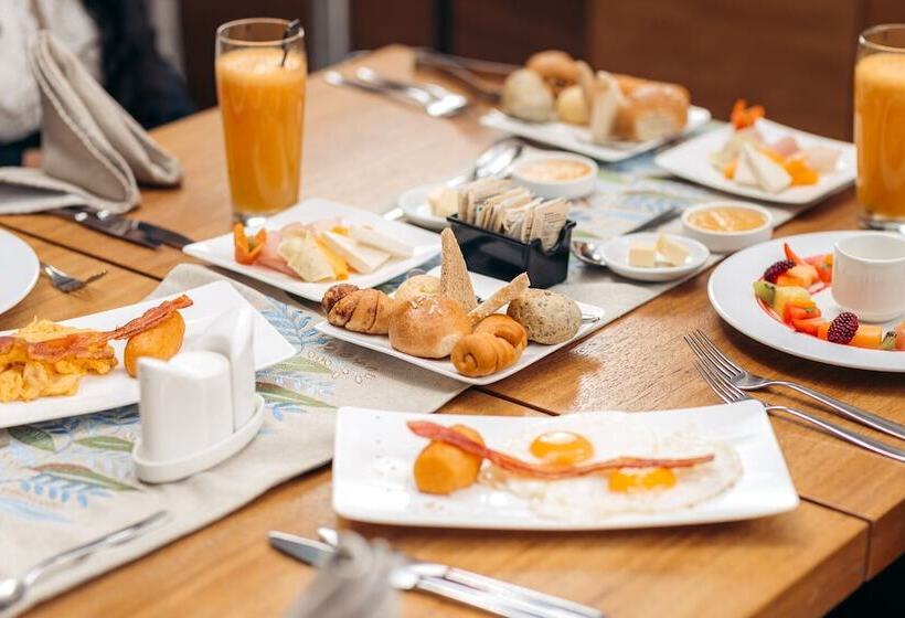 Отель Hospedaje Otavalo