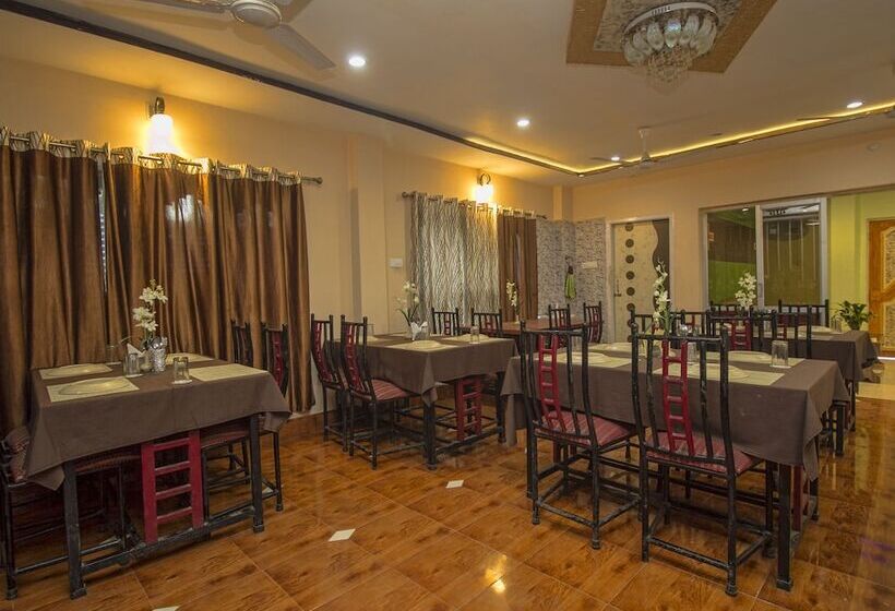 בית מלון כפרי Ruposhi Bangla Eco Resort By Oyo