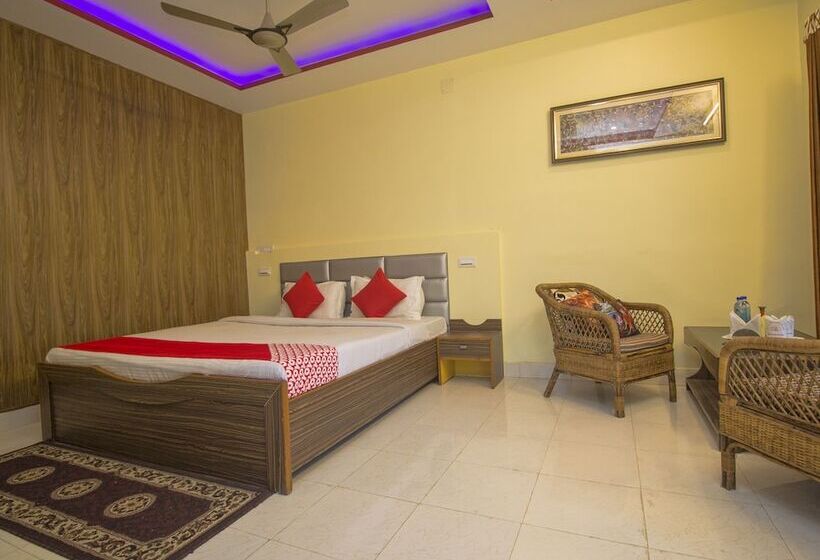 בית מלון כפרי Ruposhi Bangla Eco Resort By Oyo