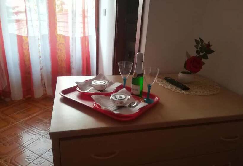 فندق ريفى Agriturismo Castanito