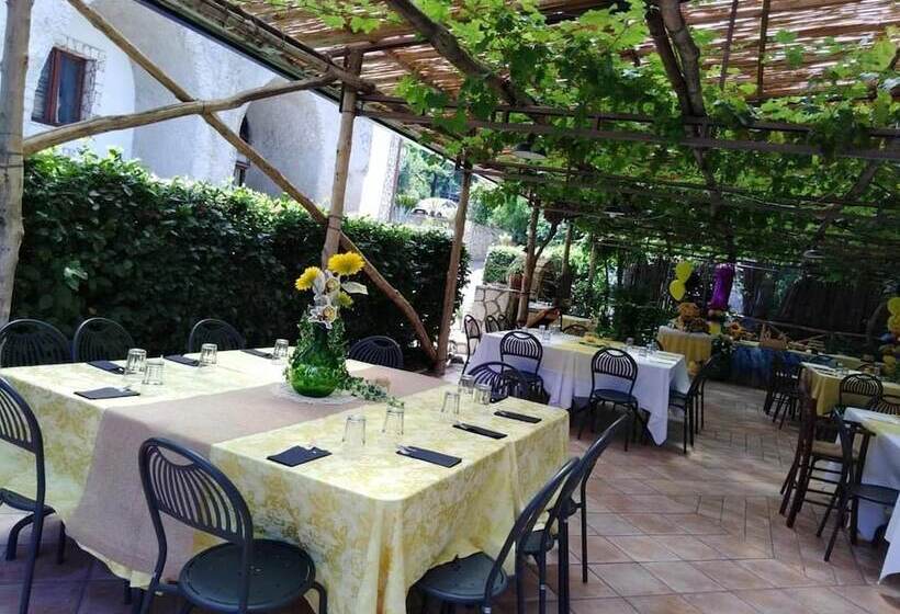 فندق ريفى Agriturismo Castanito