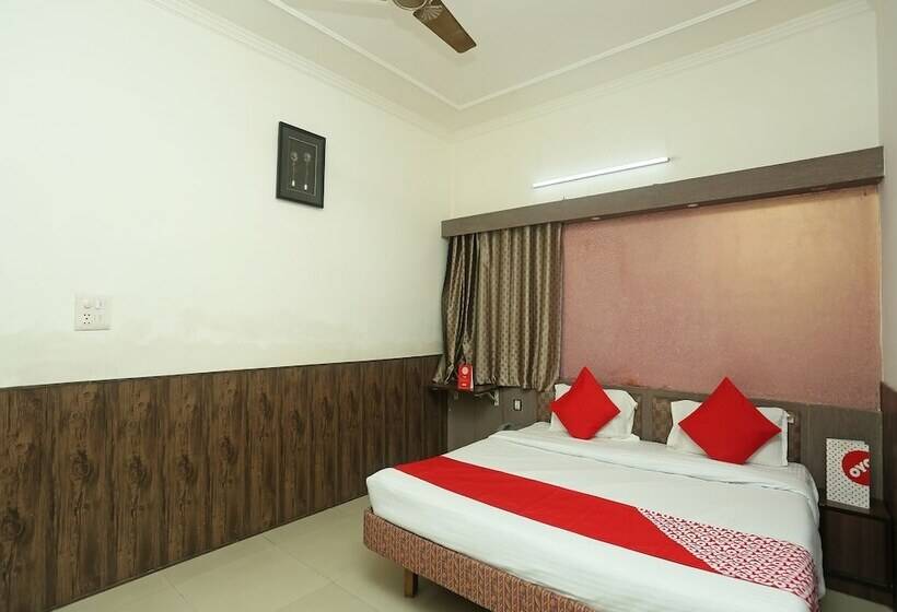 هتل Sai President By Oyo