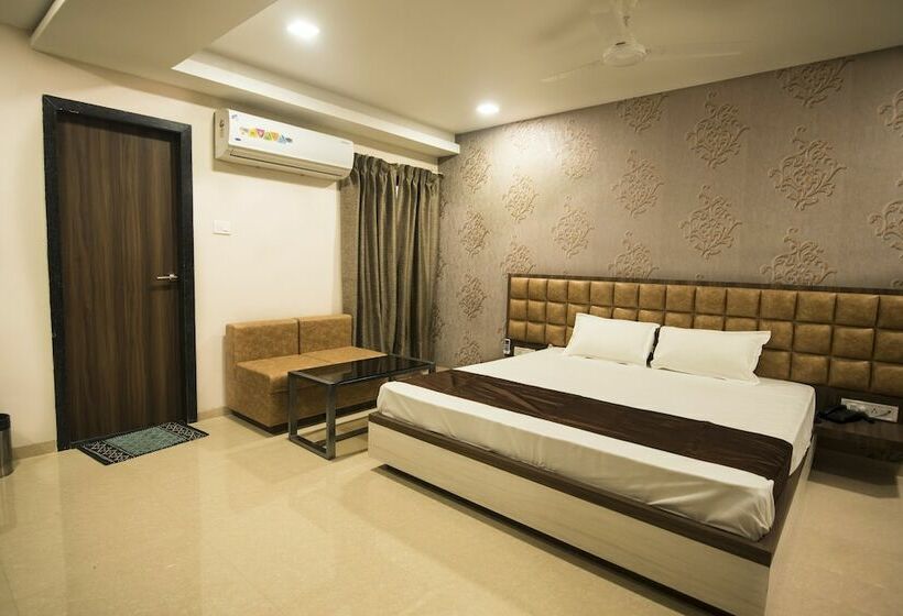 בית מלון כפרי Sudharsan Residency