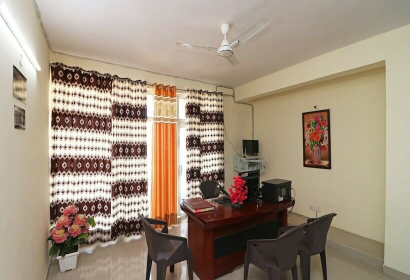 Отель Tajview Penthouse By Oyo