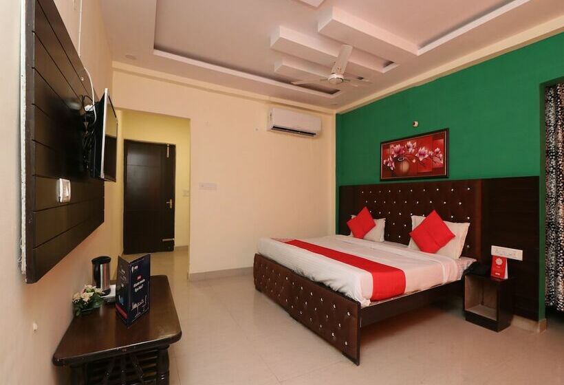 Отель Tajview Penthouse By Oyo