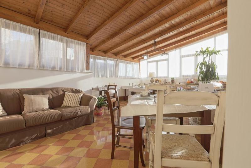 پانسیون Atenea Luxury Suites   Atenea Collection