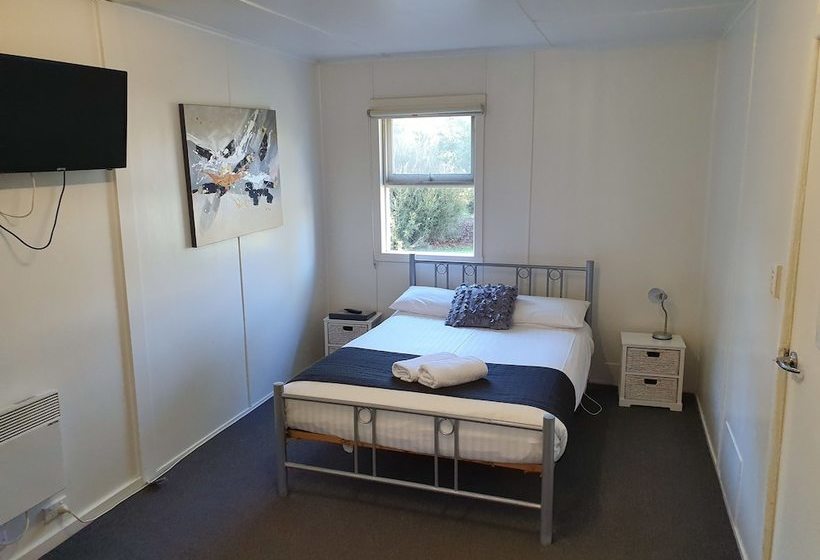 Seven Mile Beach Cabin And Caravan Park