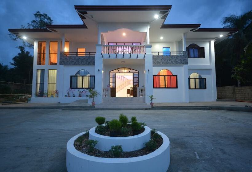 White Summerville Tourist Inn