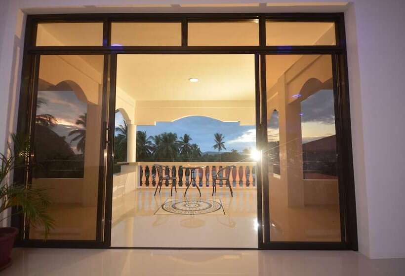 White Summerville Tourist Inn