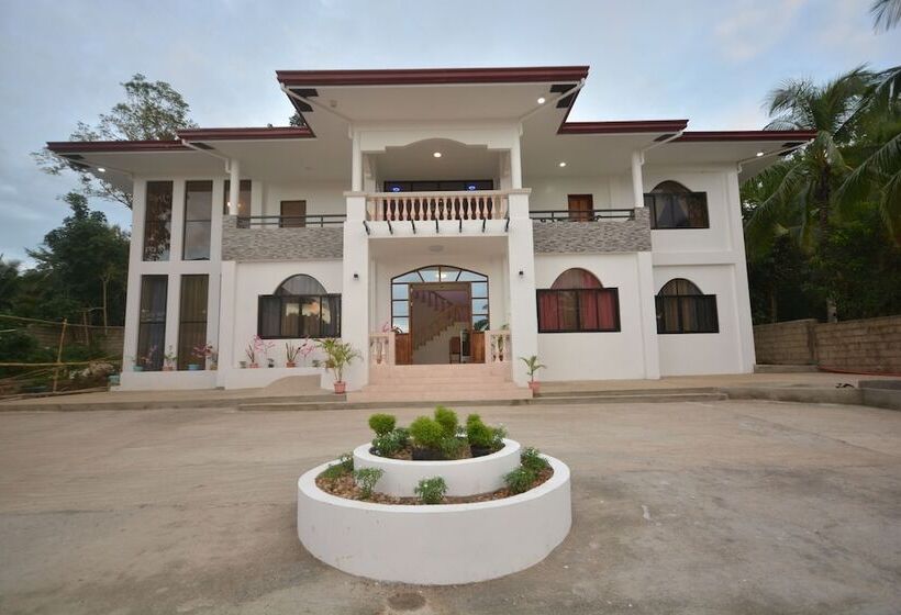 White Summerville Tourist Inn