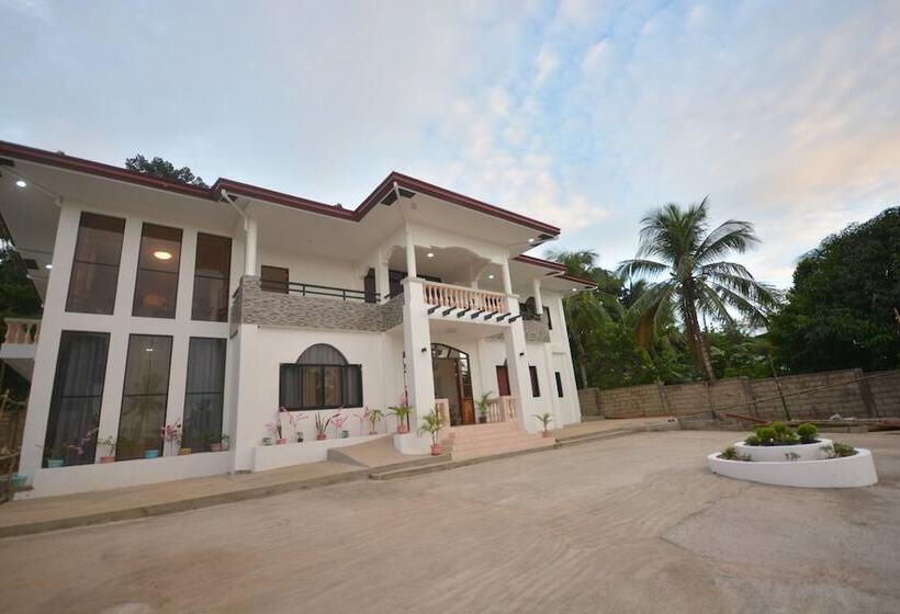 White Summerville Tourist Inn