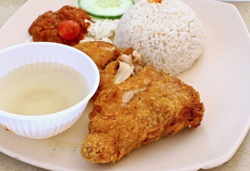 White Summerville Tourist Inn