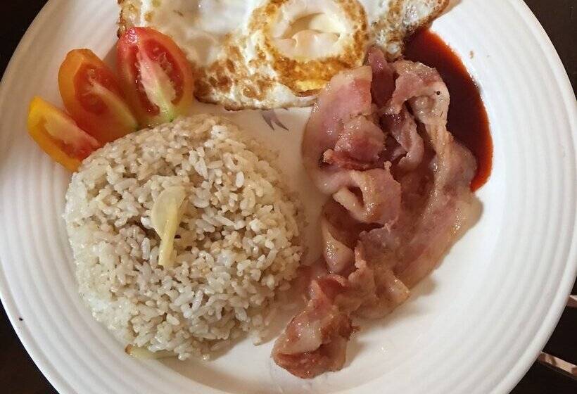 White Summerville Tourist Inn