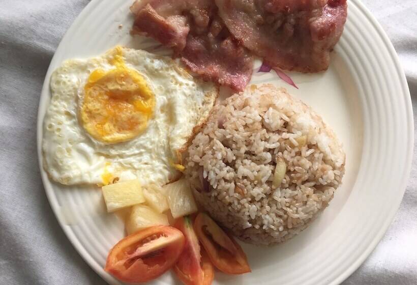 White Summerville Tourist Inn