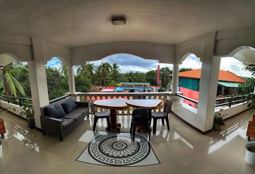 White Summerville Tourist Inn