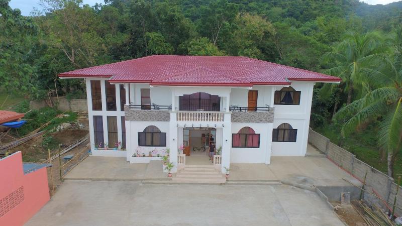 White Summerville Tourist Inn