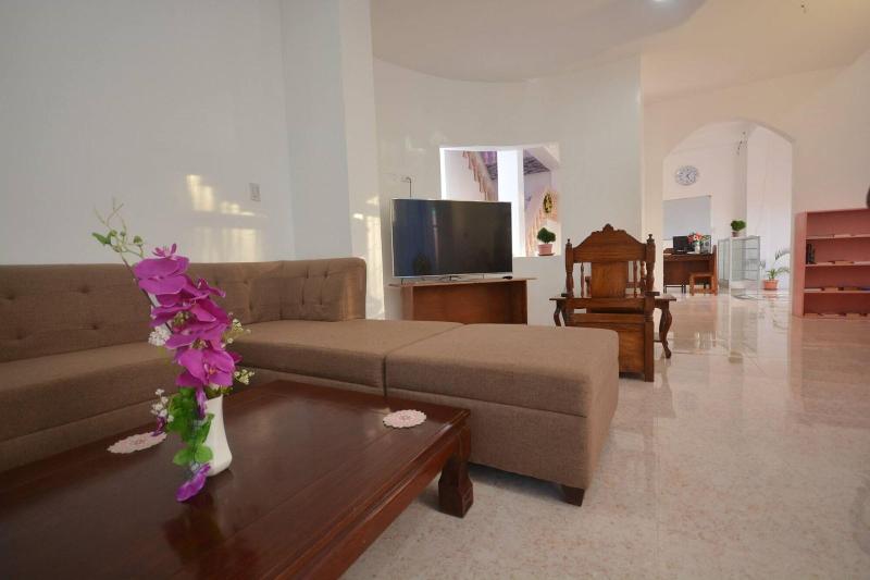 White Summerville Tourist Inn