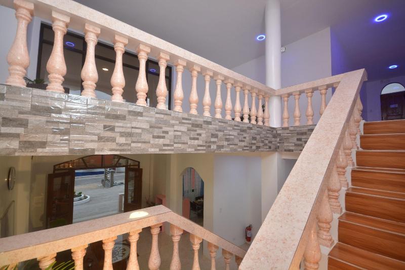 White Summerville Tourist Inn