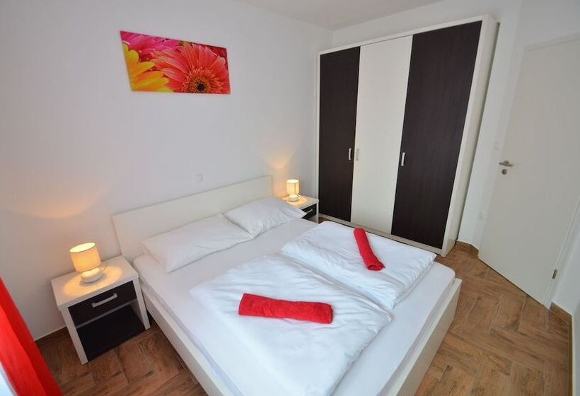 Apartments Villa Visnjik