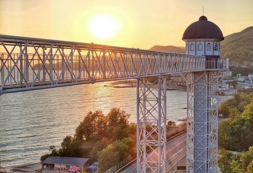 Azimut Hotel Prometey Nebug Tuapse