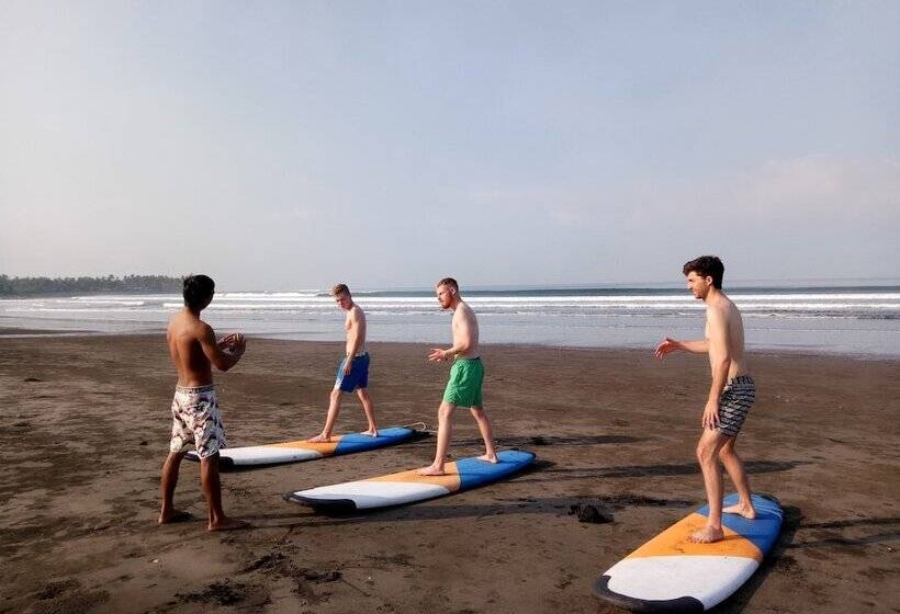 민박 Emir Surfcamp