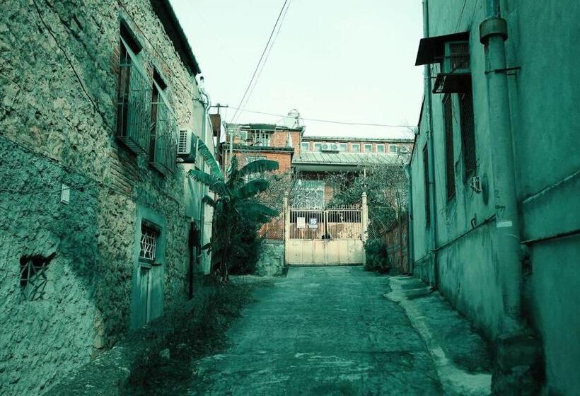 تختخواب و صبحانه Guest House Old Kutaisi