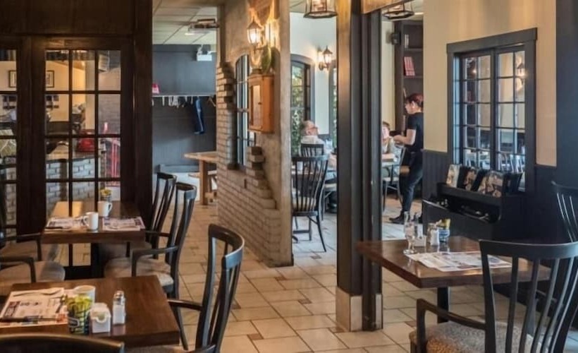 פונדק Auberge Happy Logis