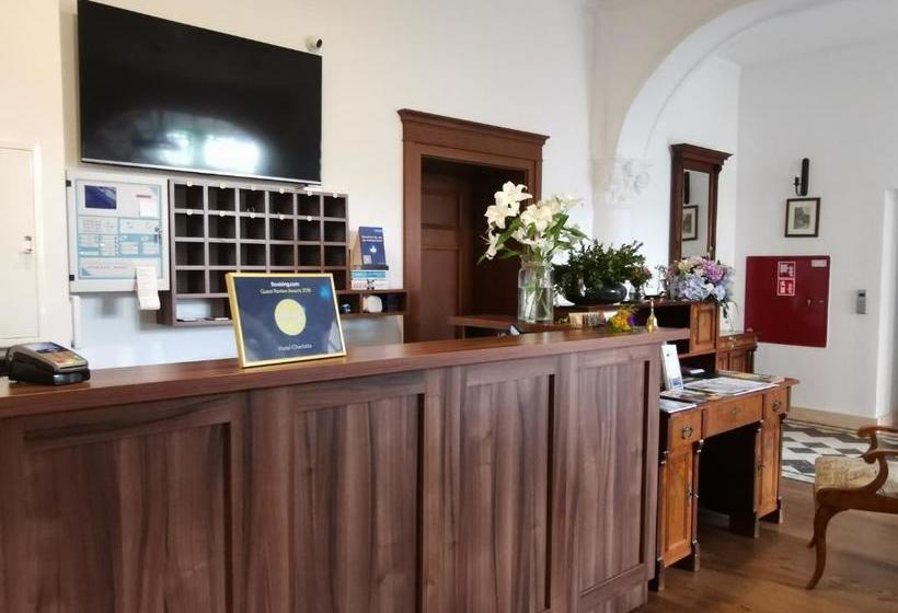 فندق Pensjonat Petite Charlotta