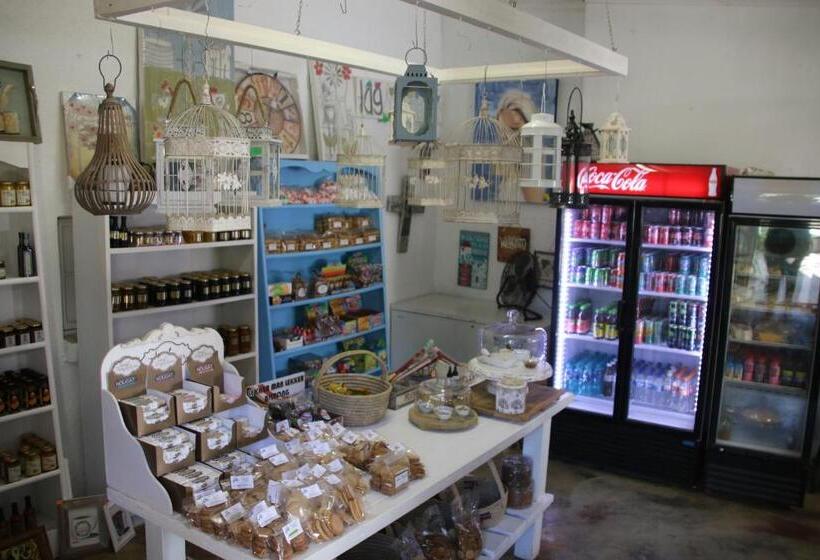 בית מלון כפרי Cheese Farm & Lodge