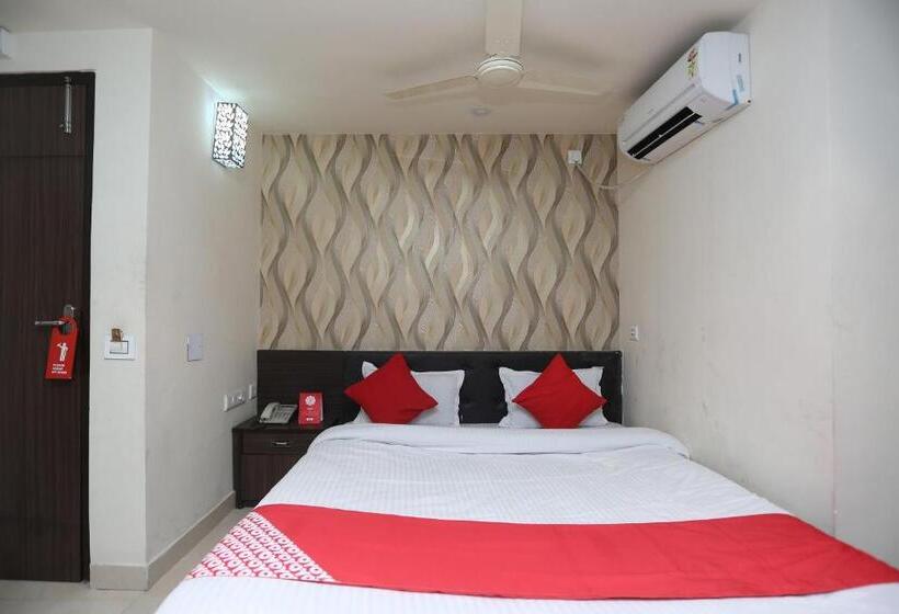 ホテル Crown Plaza By Oyo Rooms