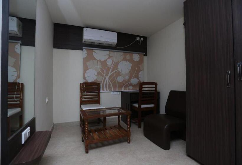 ホテル Crown Plaza By Oyo Rooms